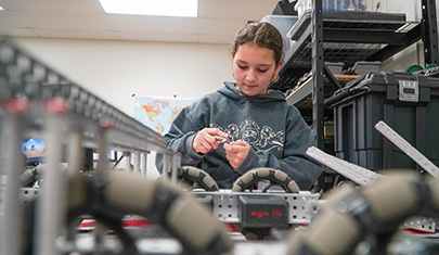 girl building a robotic
